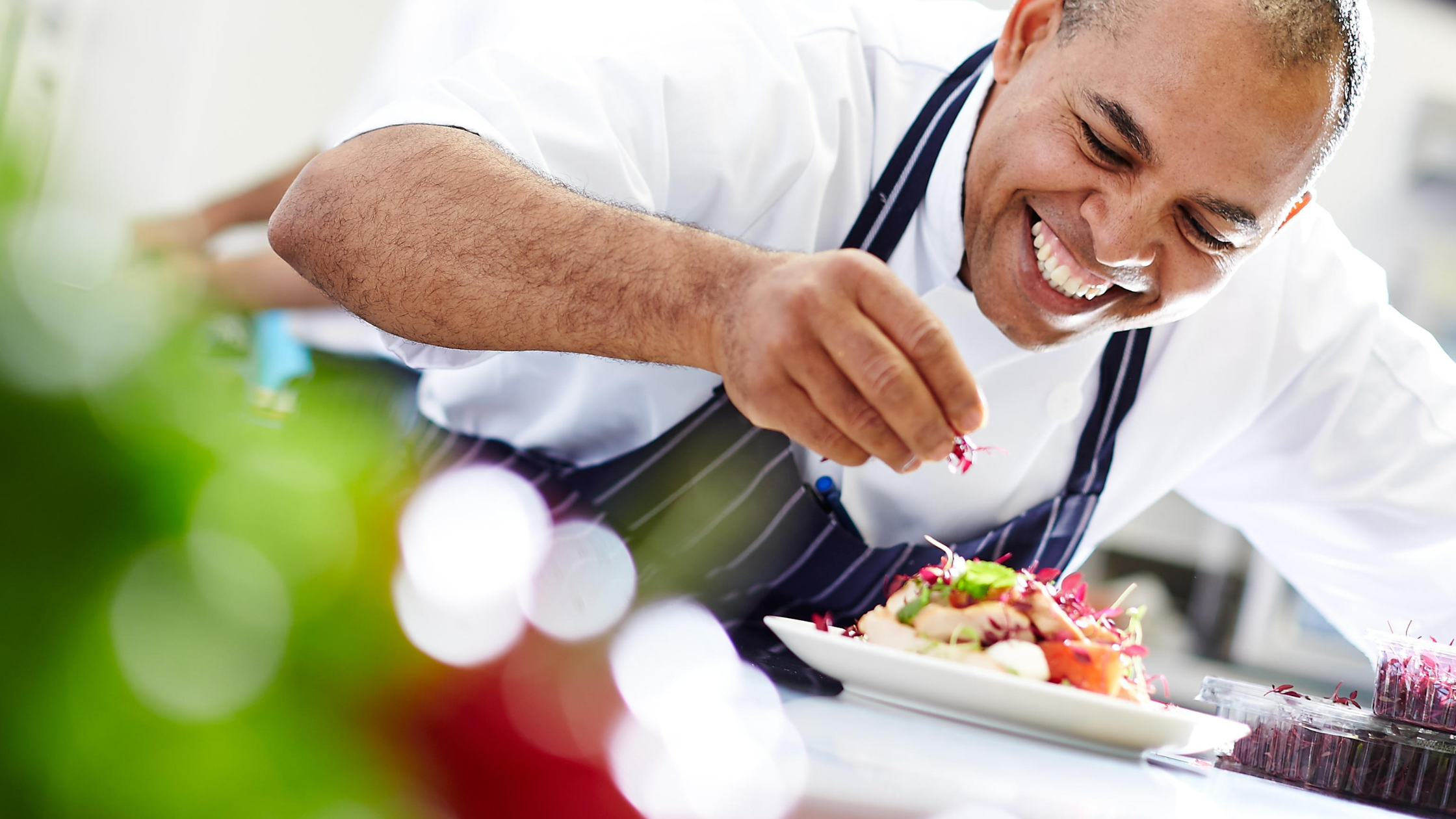 Torne-se um Chef de Primeira com Estes 12 Truques de Cozinha!