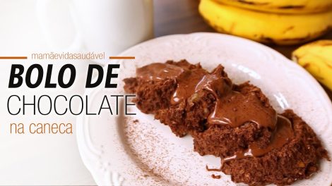 BOLO DE CHOCOLATE NA CANECA – fofinho e super fácil