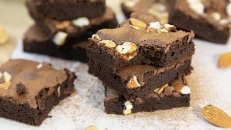 SEM FARINHA! Brownie Fit sequinho por fora e macio por dentro – Mamãe Vida Saudável