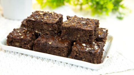 Aveia, Banana, Maçã e Cacau – Bolo Saudável Sem Açúcar